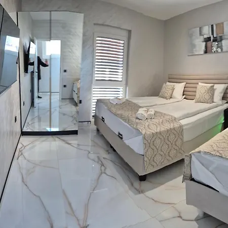 Dinlux Apartment *