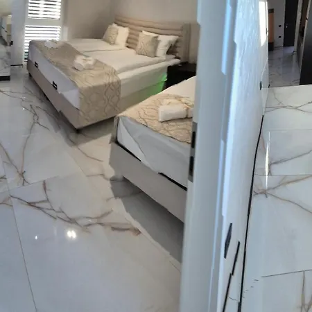 Dinlux Apartment *