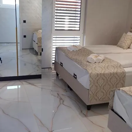 Dinlux Apartment
