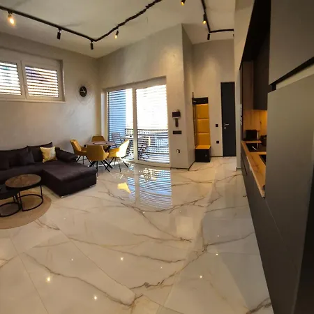 Dinlux Apartment