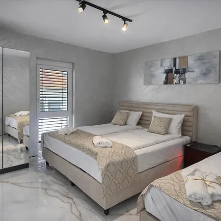 Dinlux Luxury 아파트 *