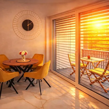 Dinlux Luxury Apartment